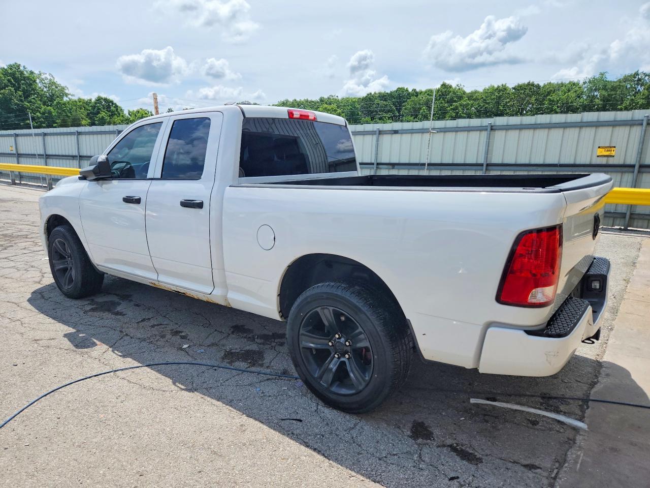 2016 RAM 1500 ST photo 4