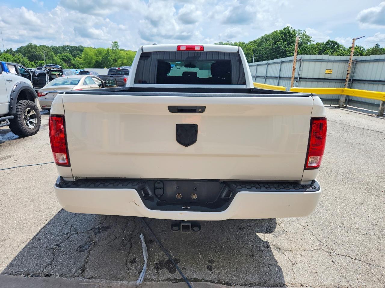 2016 RAM 1500 ST photo 16