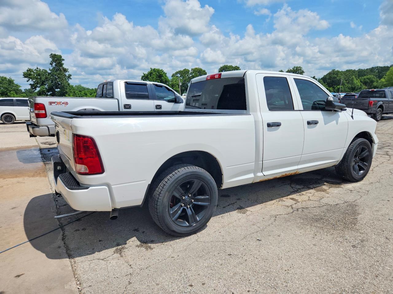 2016 RAM 1500 ST photo 7