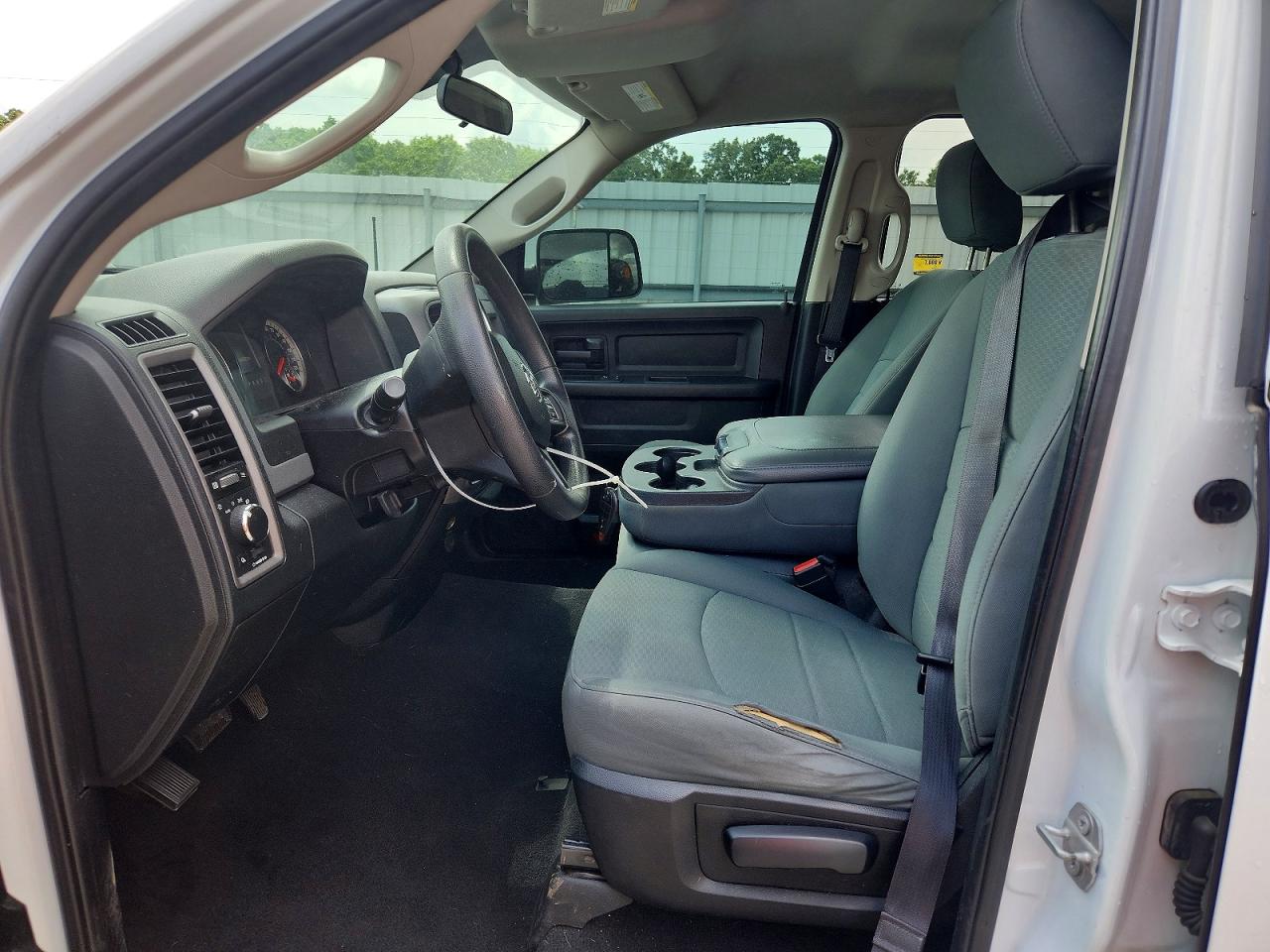 2016 RAM 1500 ST photo 19
