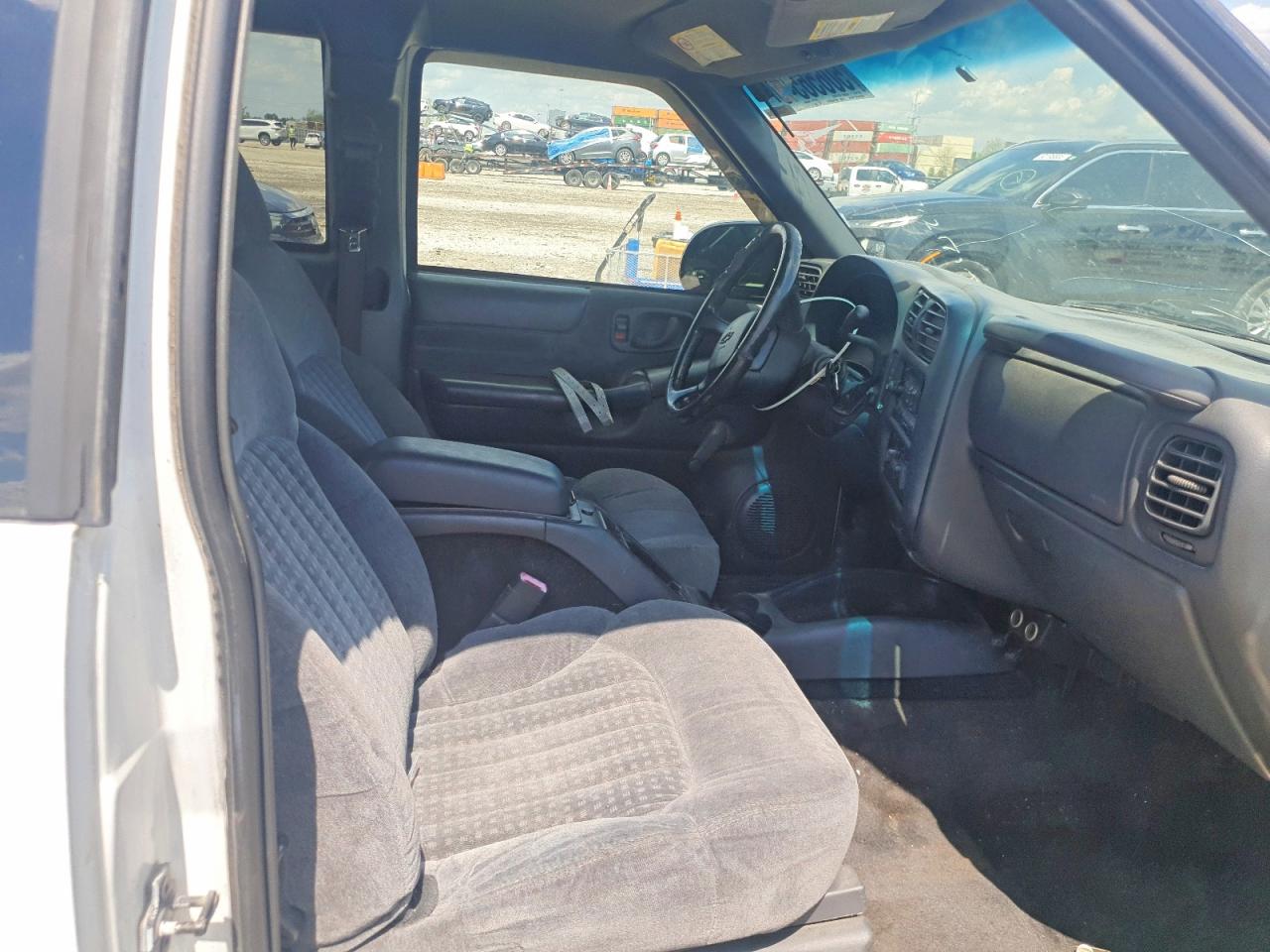 2001 CHEVROLET S TRUCK S10 photo 28