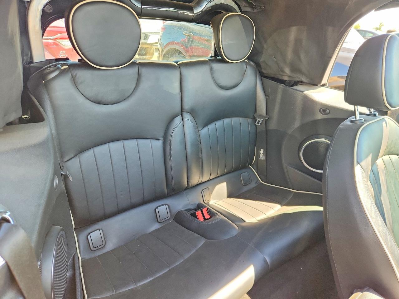 2011 MINI COOPER S photo 28
