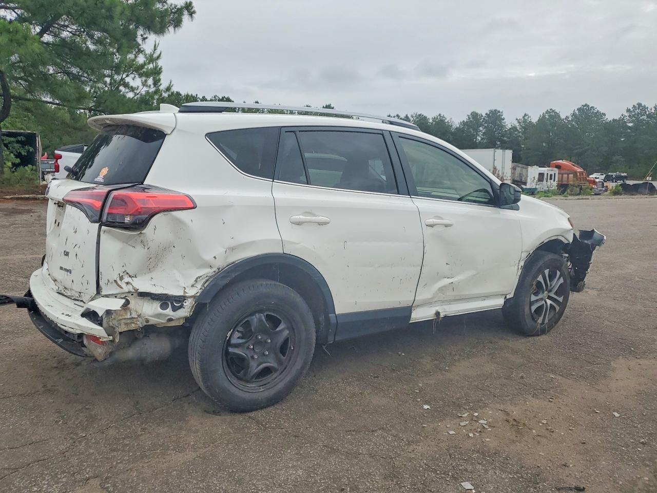 2018 TOYOTA RAV4 LE photo 5