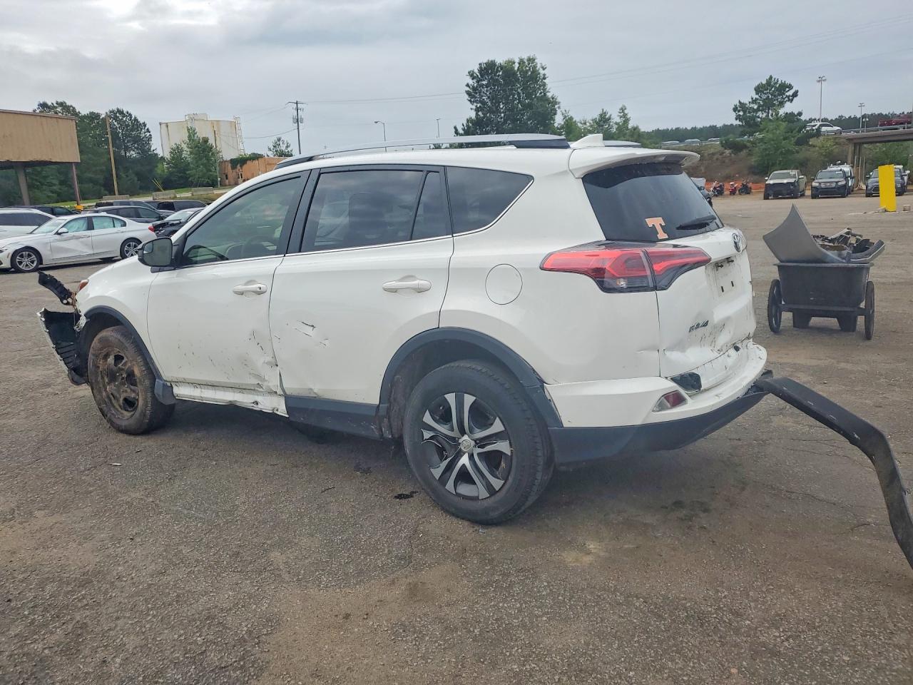 2018 TOYOTA RAV4 LE photo 3