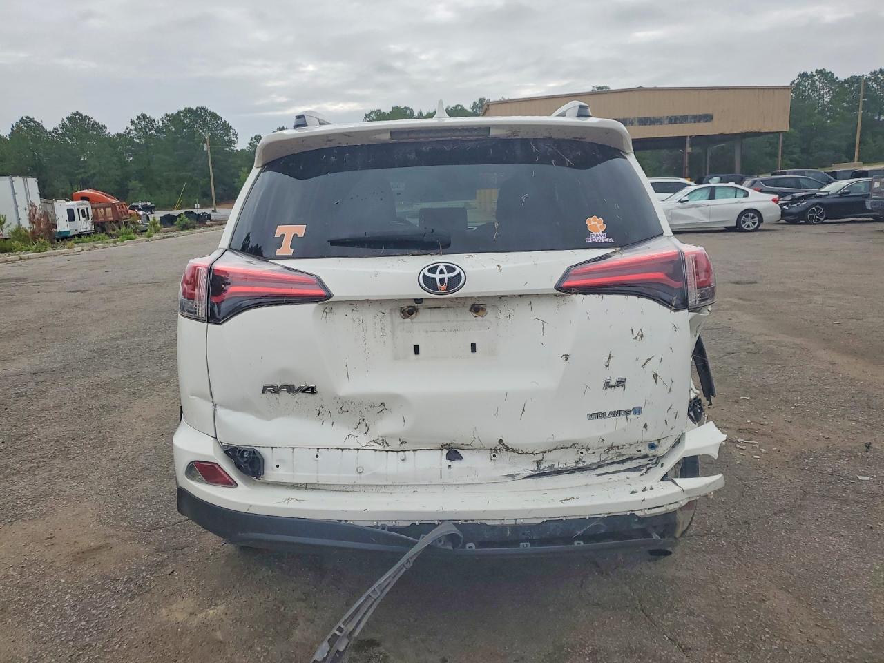 2018 TOYOTA RAV4 LE photo 11