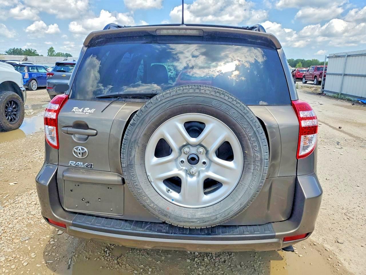 2012 TOYOTA RAV4 BASE photo 11