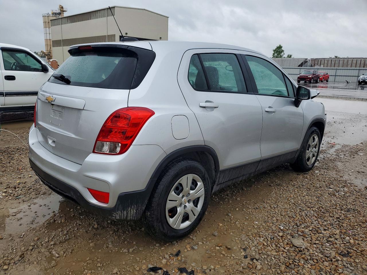 2017 CHEVROLET TRAX LS photo 5