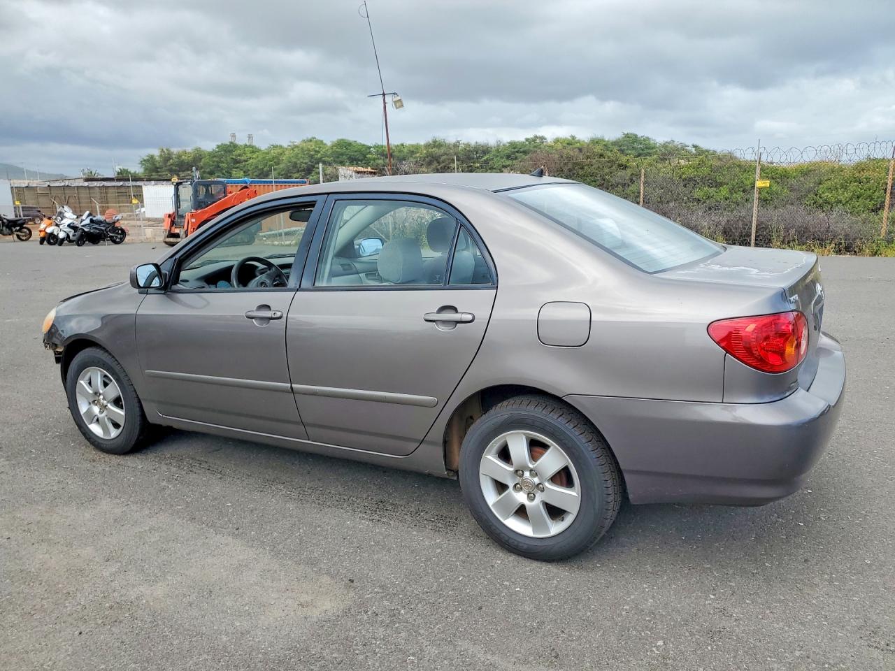 2004 TOYOTA COROLLA CE photo 3
