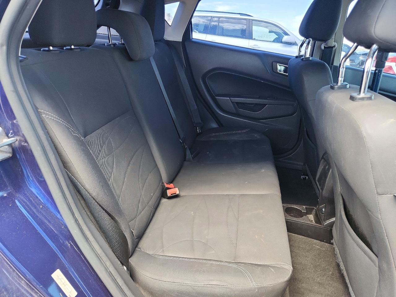 2016 FORD FIESTA SE photo 19