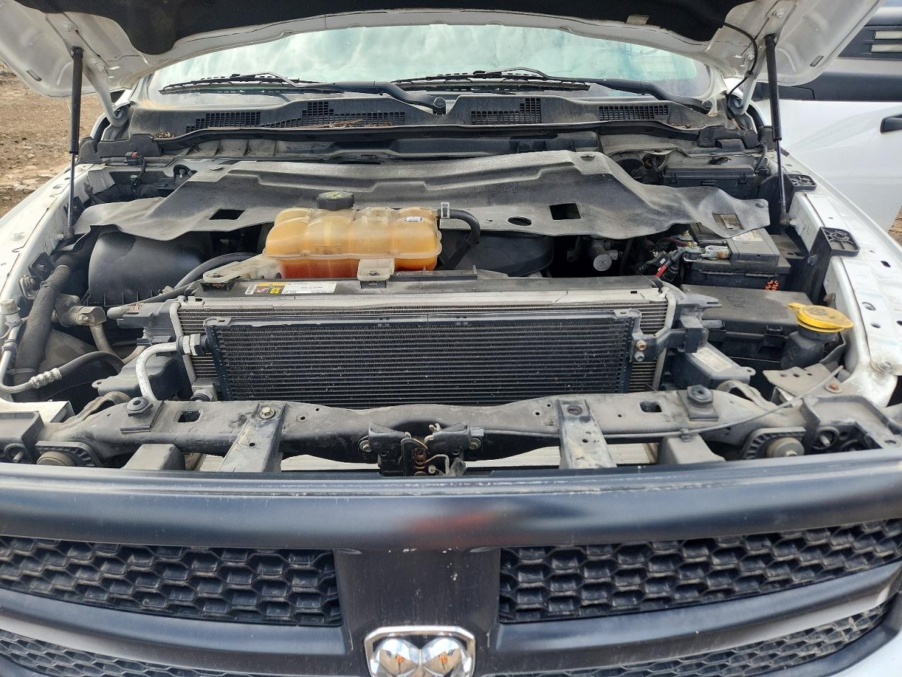 2014 RAM 1500 ST photo 21