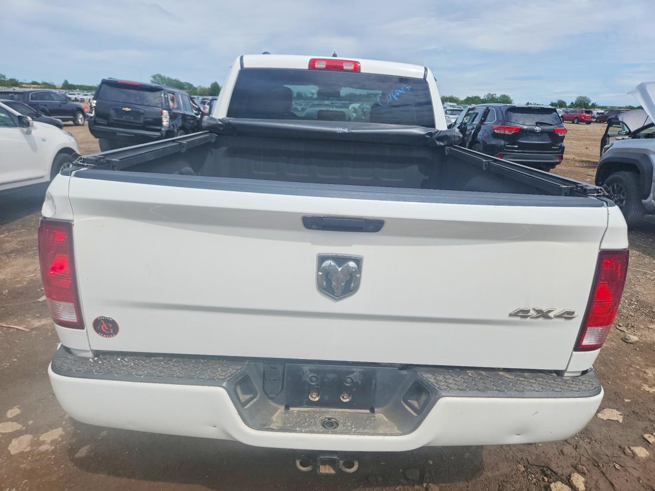 2014 RAM 1500 ST photo 11