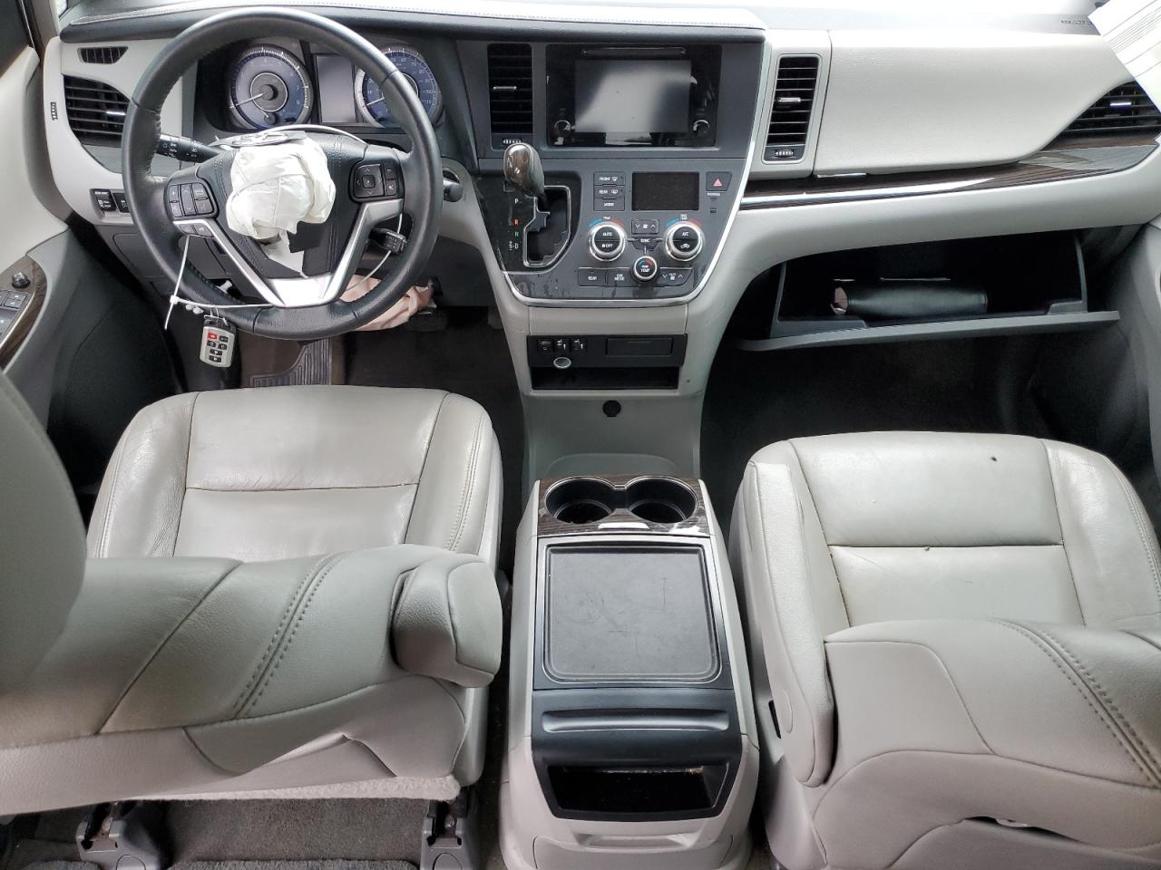 2015 TOYOTA SIENNA XLE photo 15