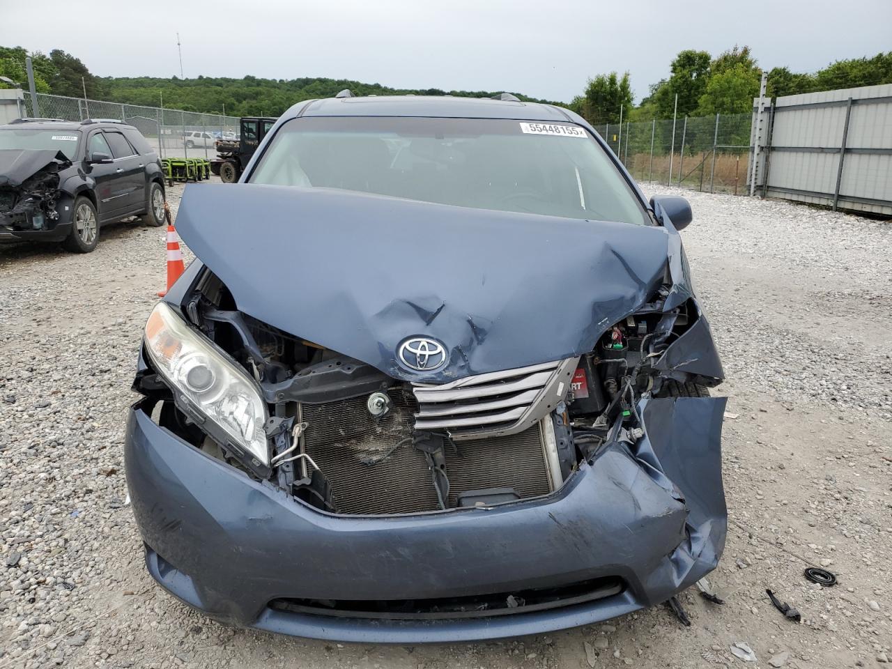 2015 TOYOTA SIENNA XLE photo 9
