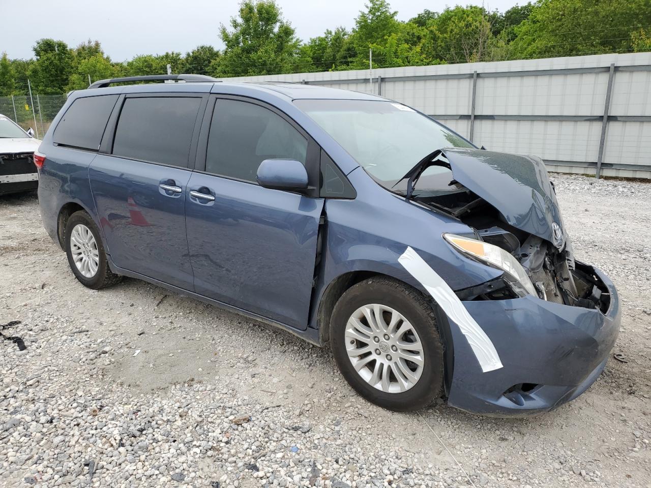 2015 TOYOTA SIENNA XLE photo 7