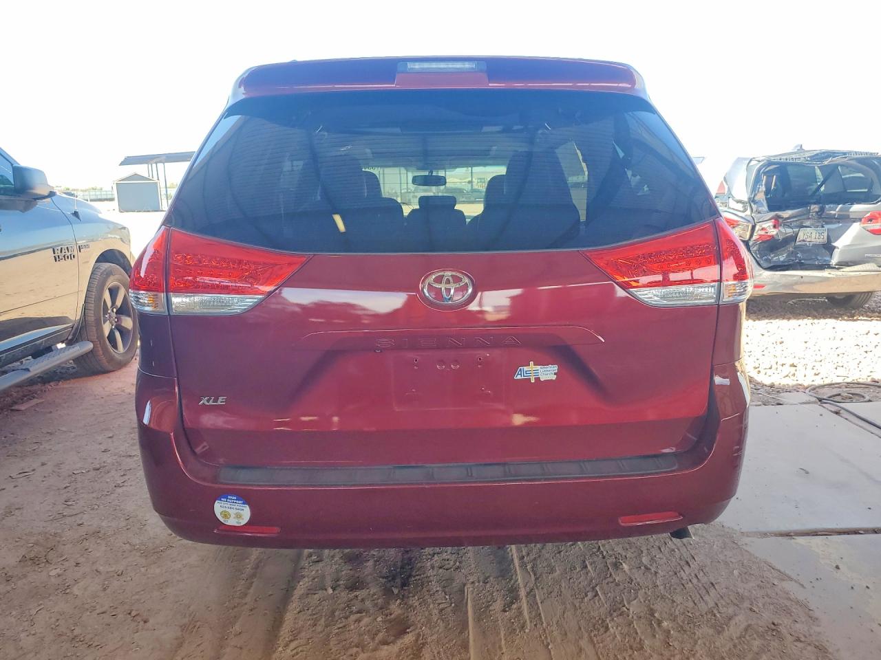 2013 TOYOTA SIENNA XLE 8-PASSENGER photo 11