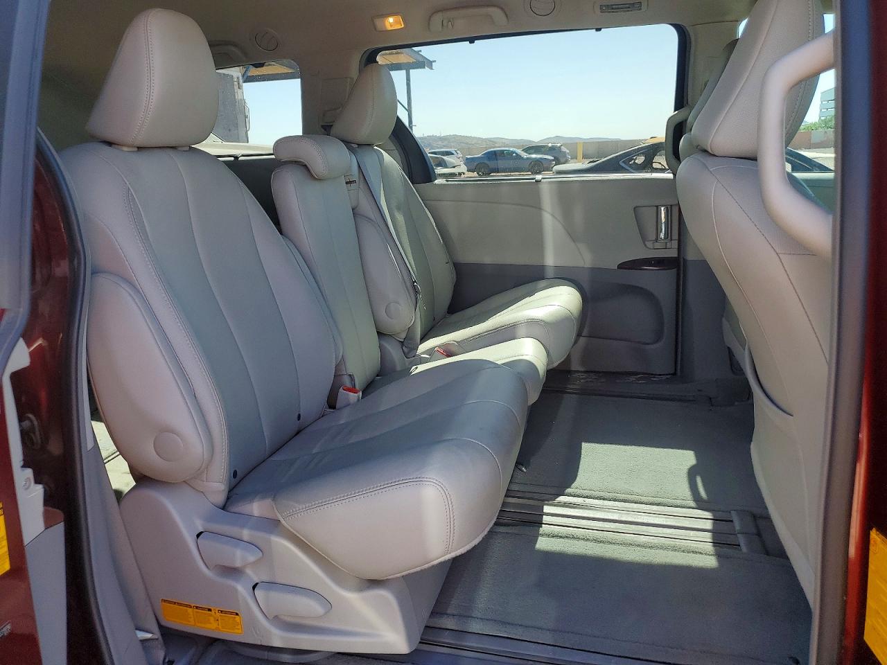 2013 TOYOTA SIENNA XLE 8-PASSENGER photo 21