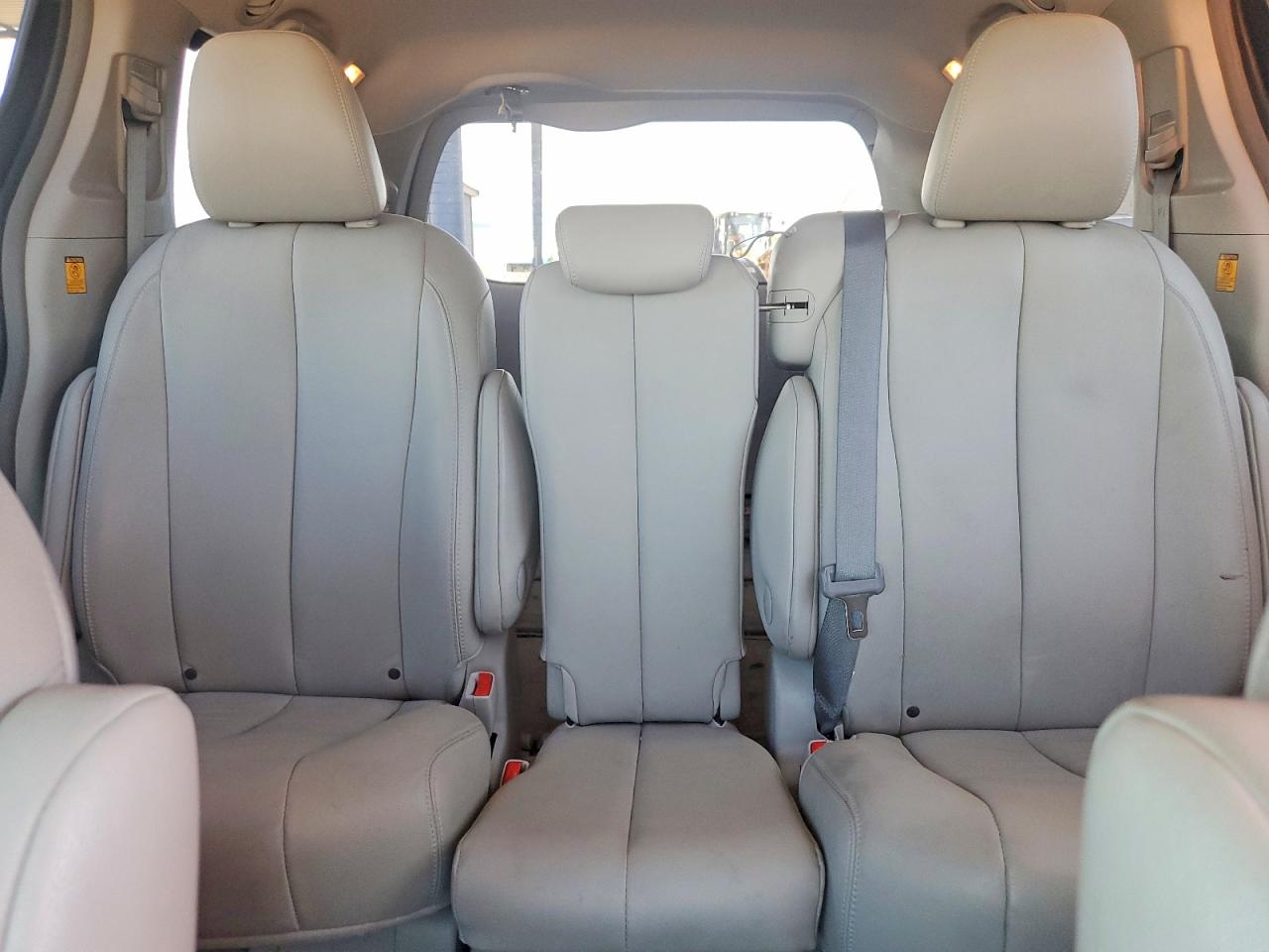 2013 TOYOTA SIENNA XLE 8-PASSENGER photo 19