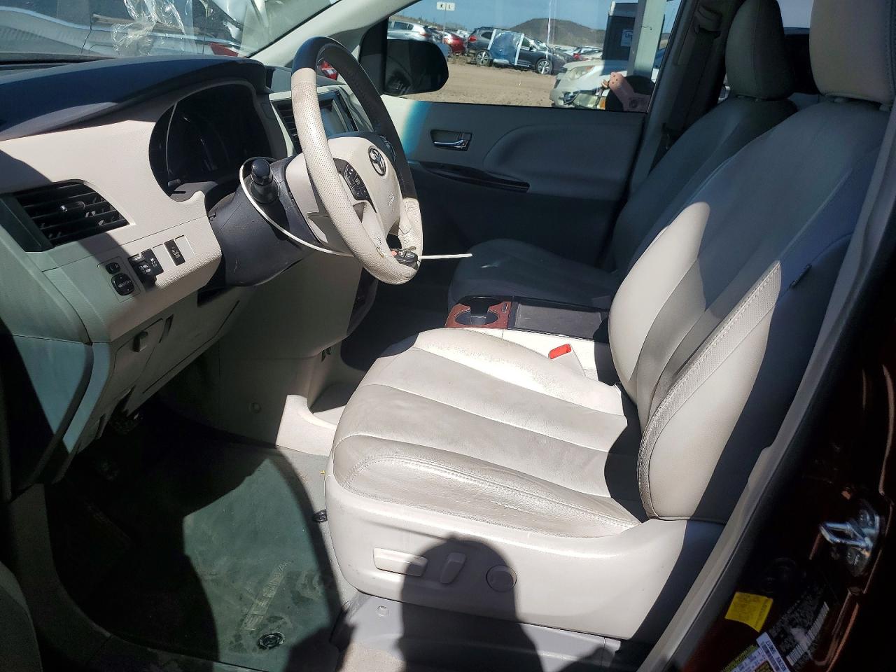 2013 TOYOTA SIENNA XLE 8-PASSENGER photo 13