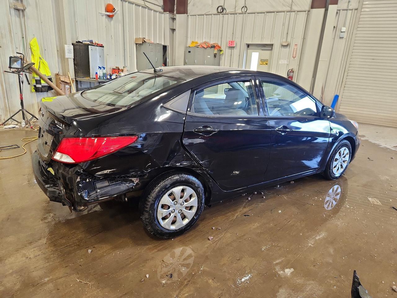 2017 HYUNDAI ACCENT SE photo 5