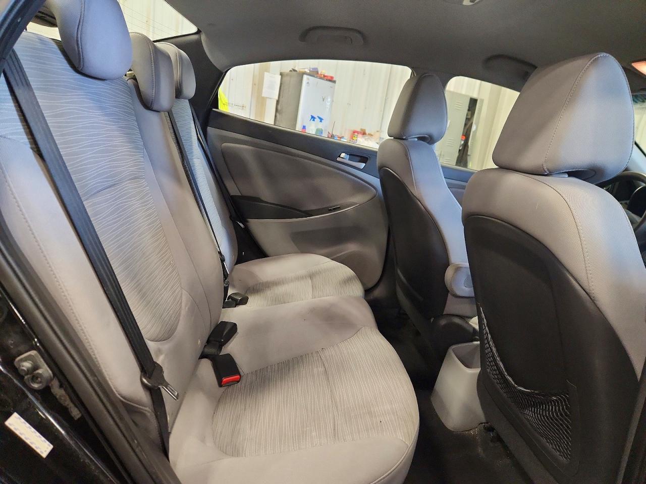 2017 HYUNDAI ACCENT SE photo 19
