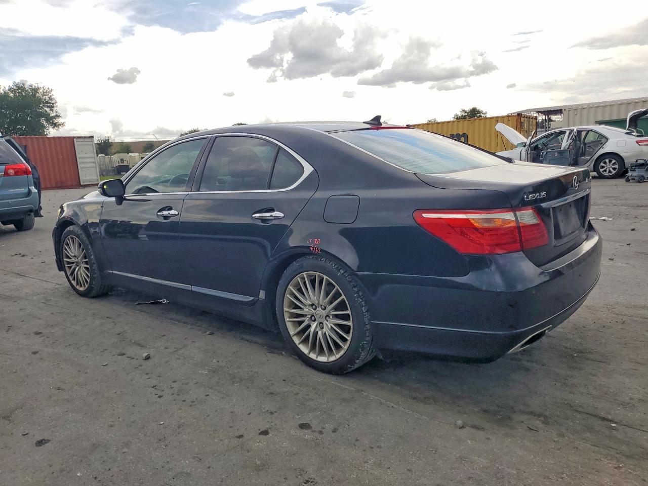 2010 LEXUS LS 460 photo 3