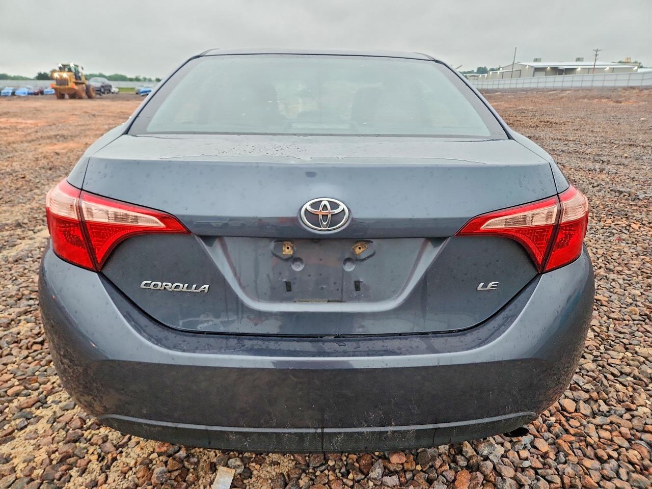 2018 TOYOTA COROLLA LE photo 16