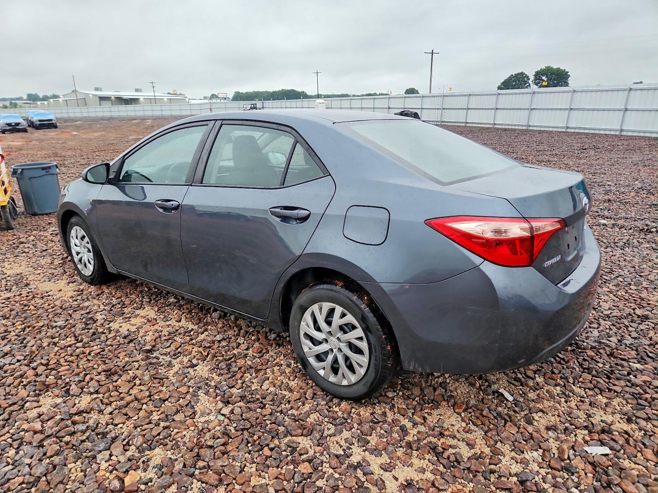 2018 TOYOTA COROLLA LE photo 4