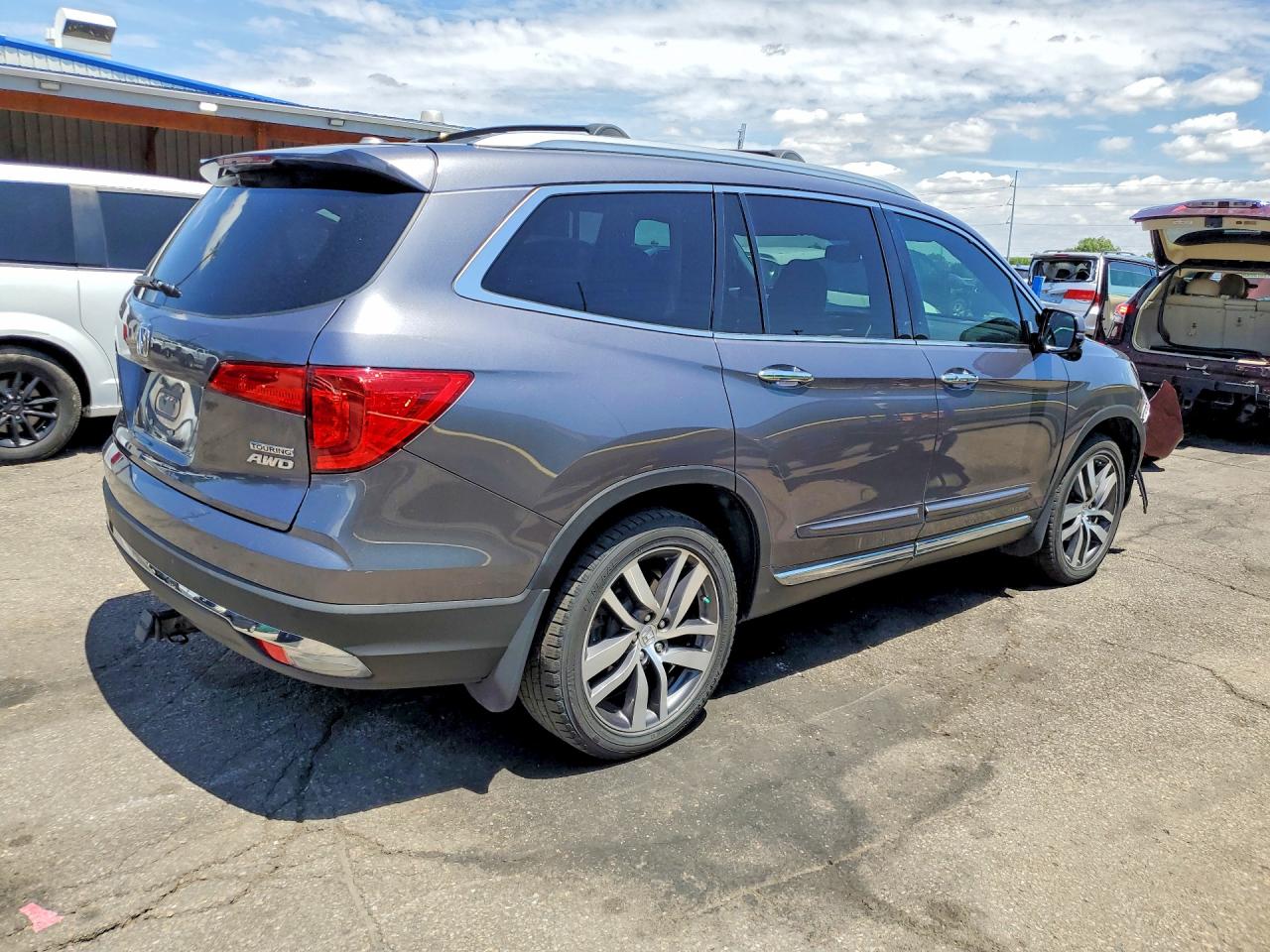 2016 HONDA PILOT TOURING photo 5