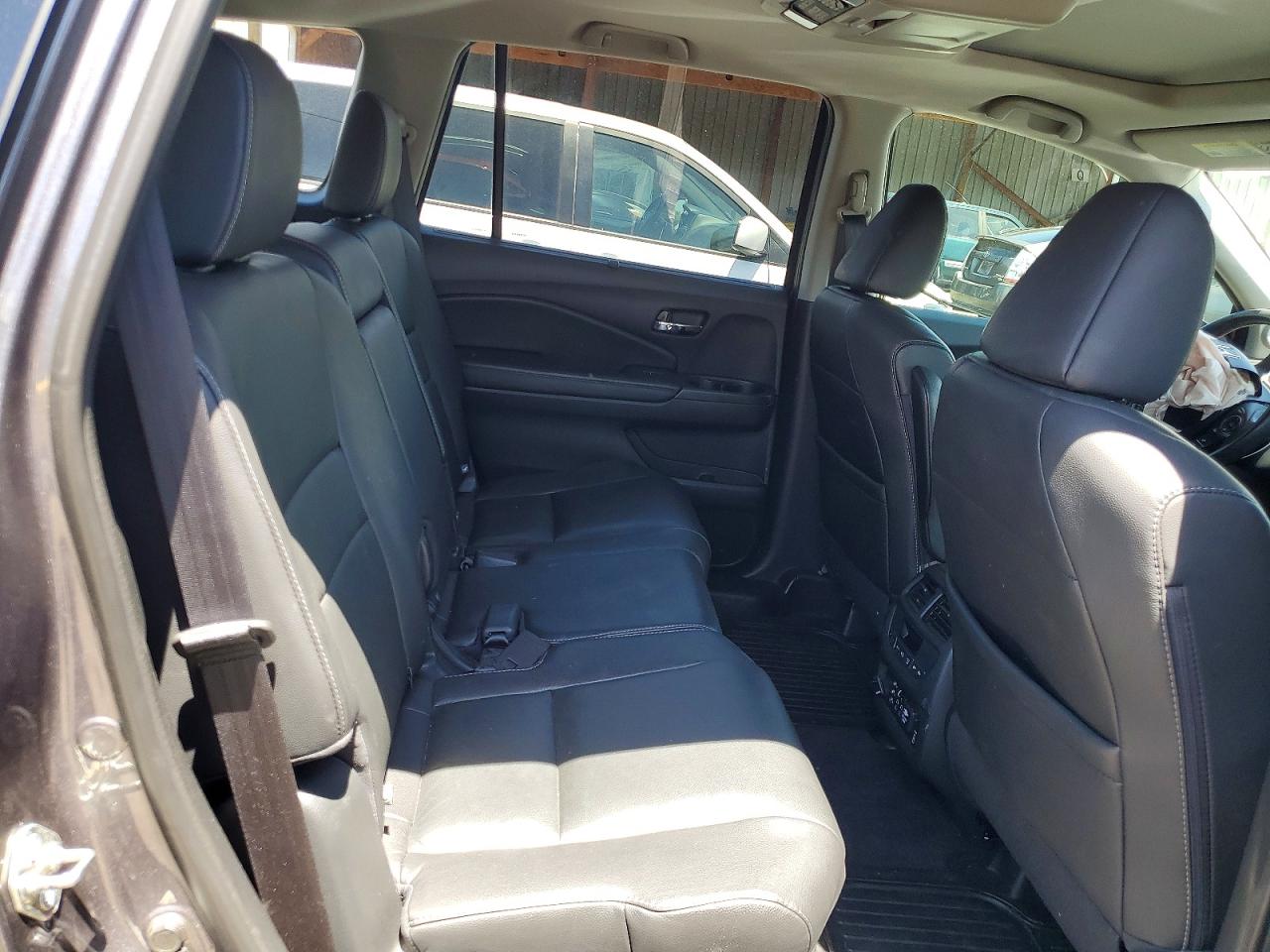 2016 HONDA PILOT TOURING photo 19