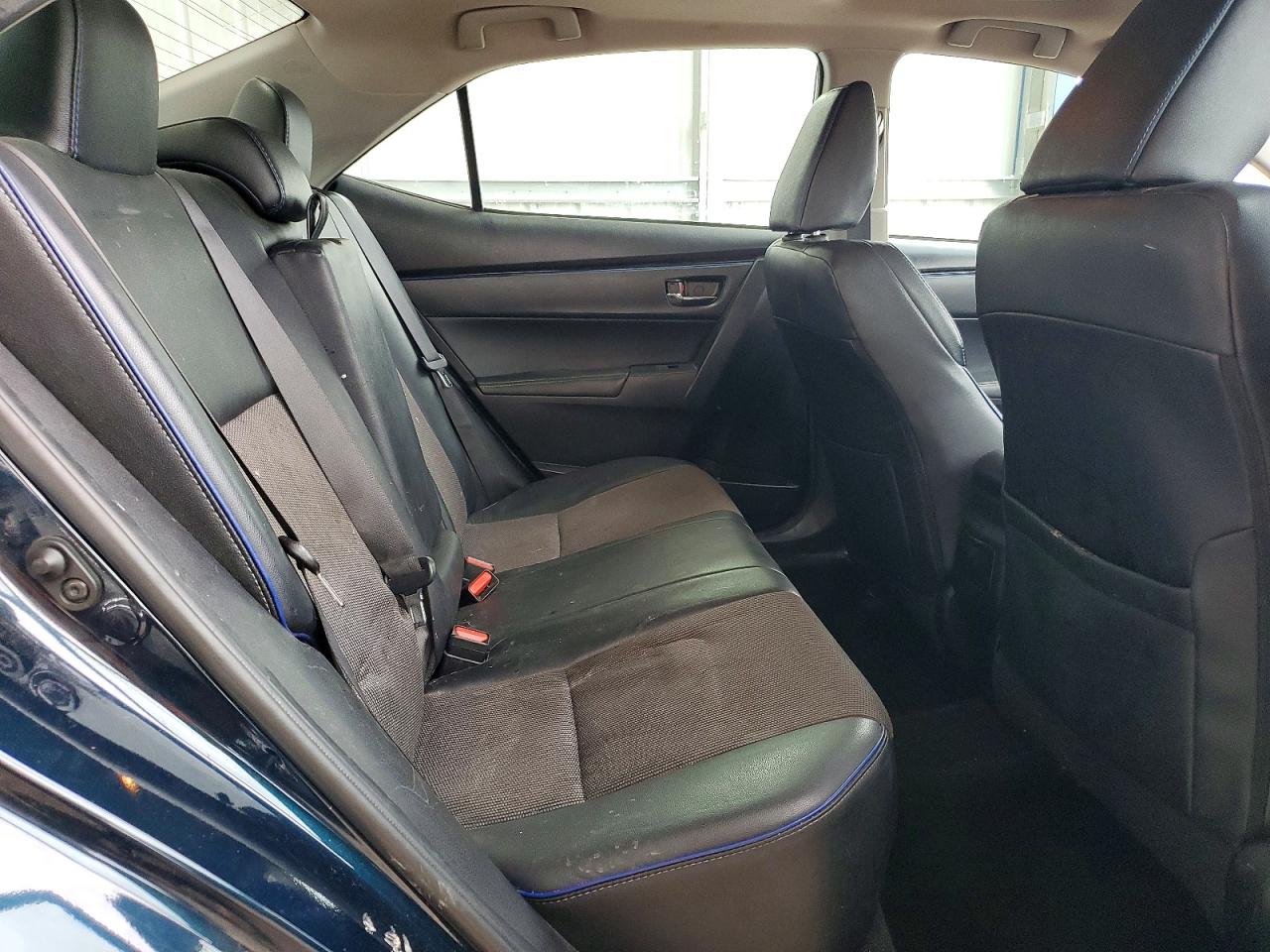 2017 TOYOTA COROLLA SE photo 19