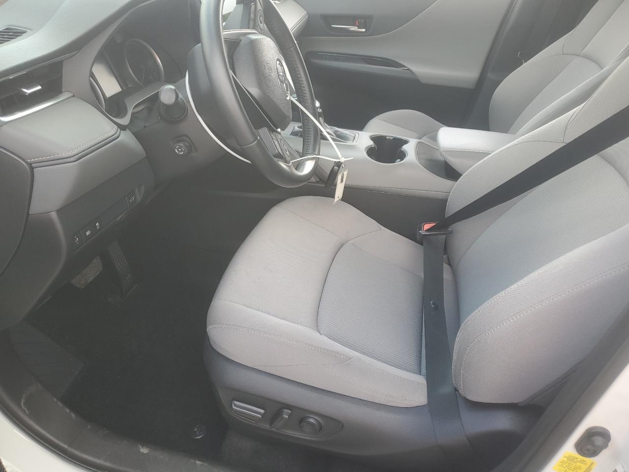 2021 TOYOTA VENZA LE photo 13