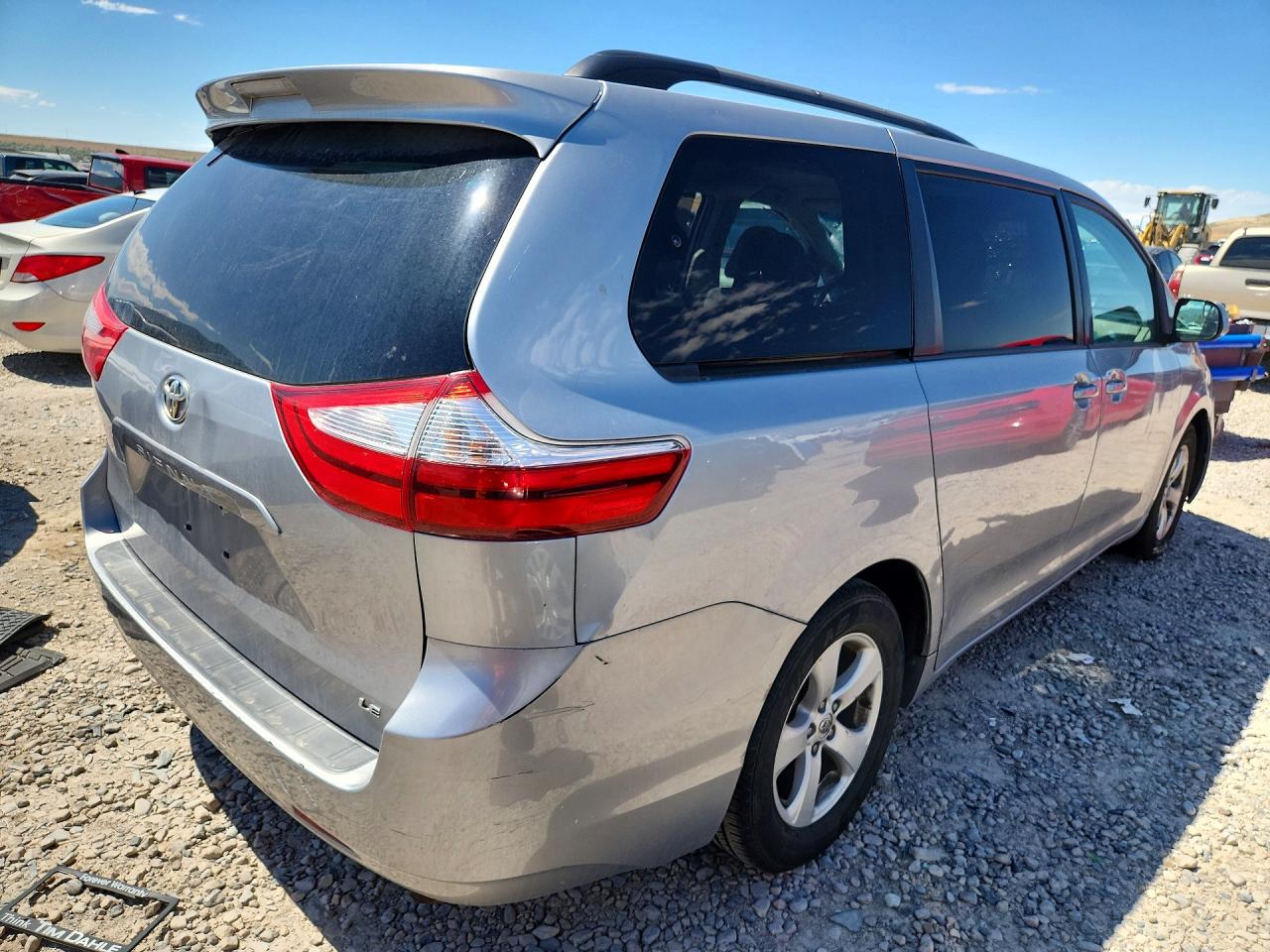 2015 TOYOTA SIENNA LE photo 7