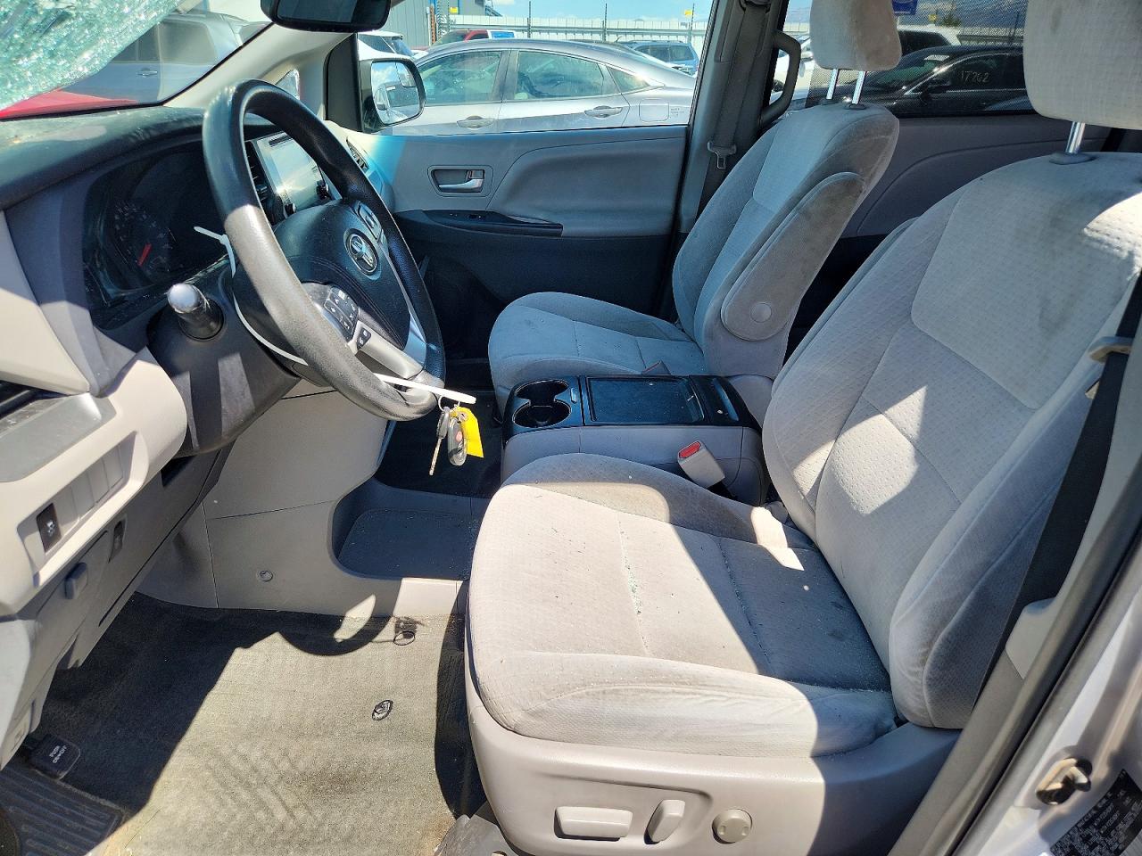 2015 TOYOTA SIENNA LE photo 19