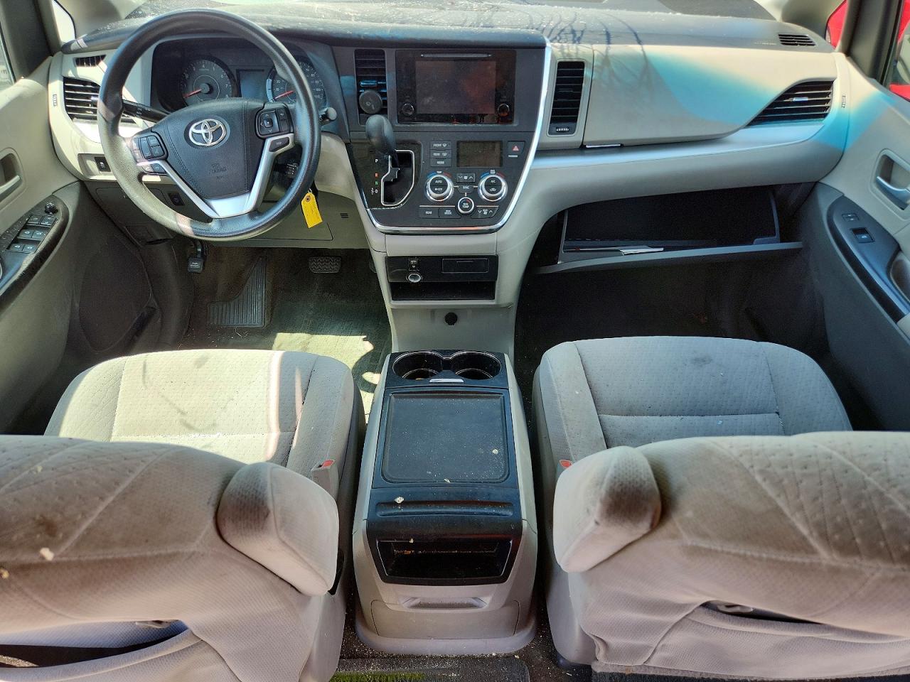 2015 TOYOTA SIENNA LE photo 22