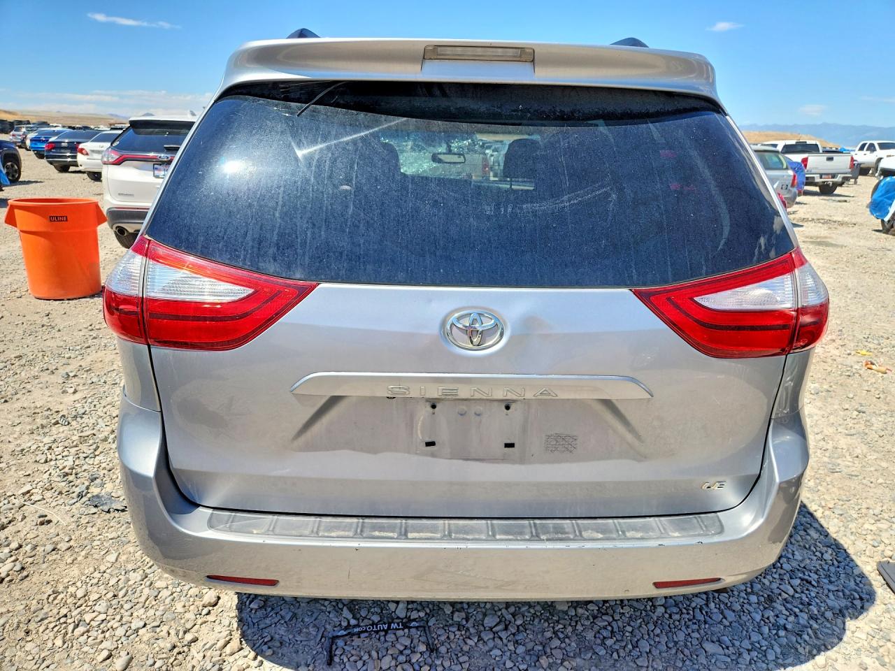 2015 TOYOTA SIENNA LE photo 16