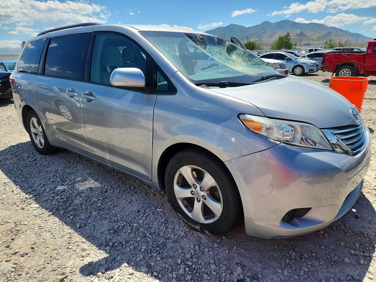 2015 TOYOTA SIENNA LE photo 10