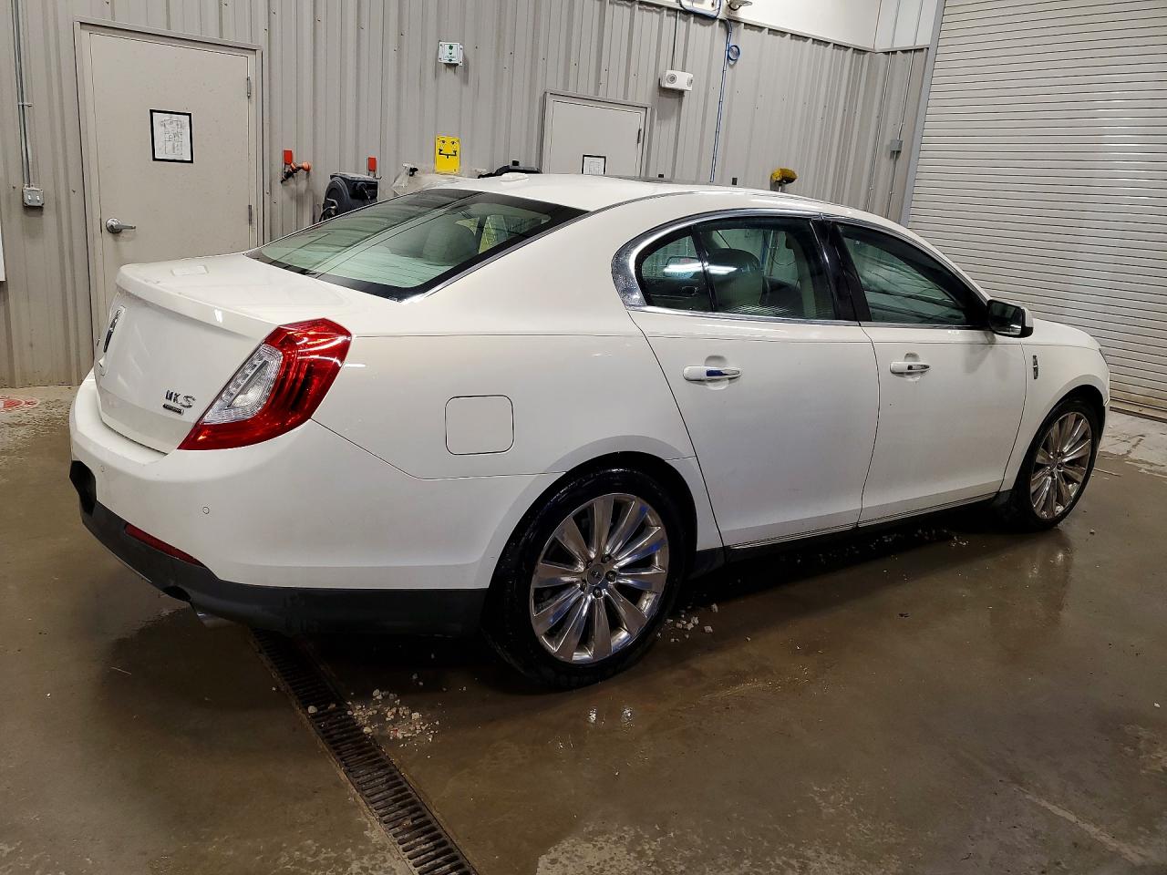 2013 LINCOLN MKS photo 3