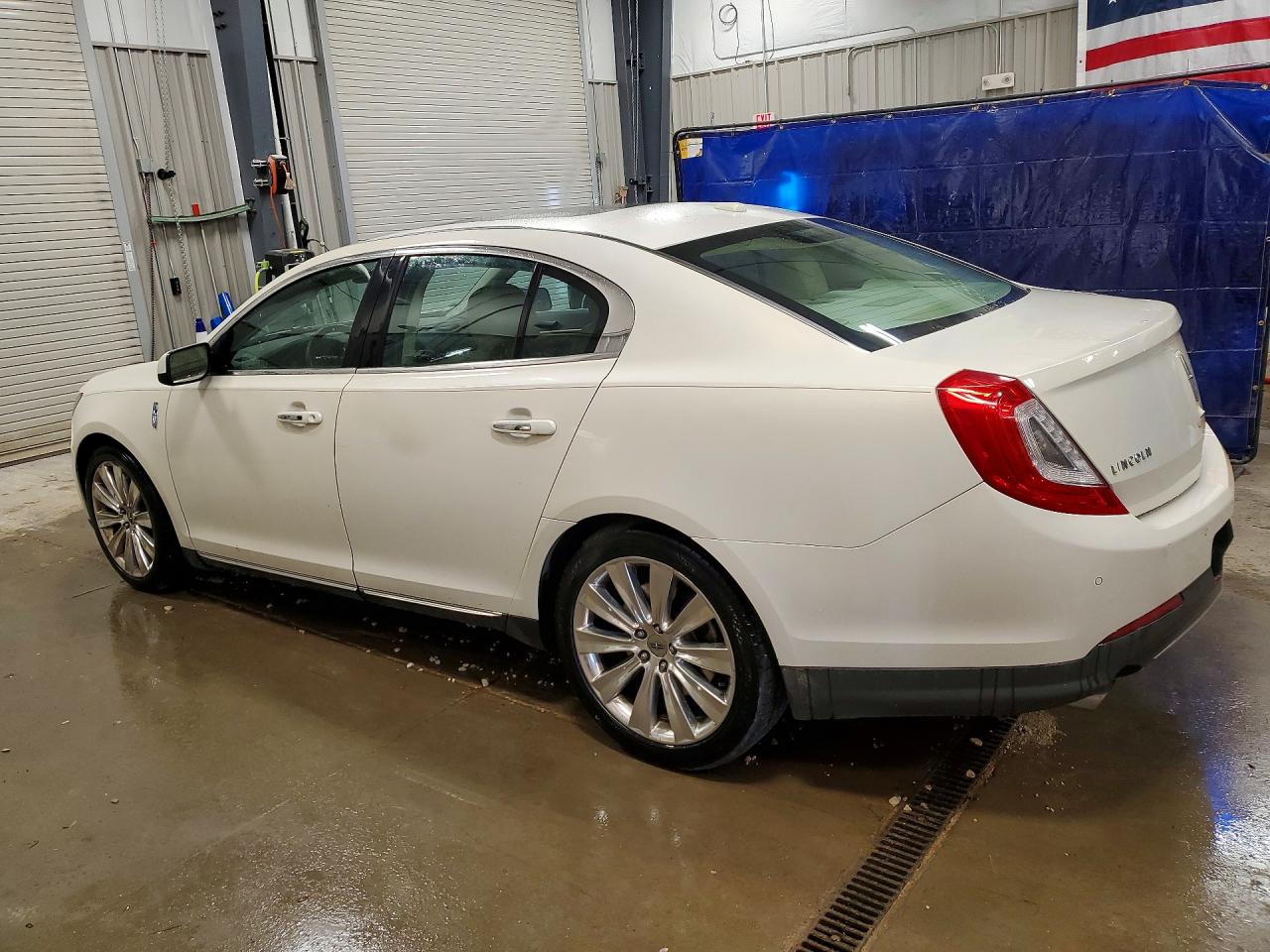 2013 LINCOLN MKS photo 2
