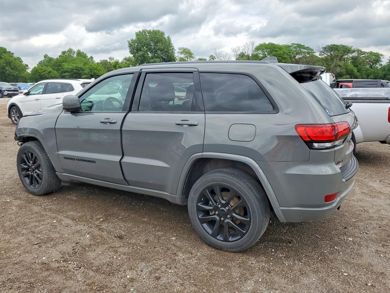 2019 JEEP GRAND CHEROKEE LAREDO photo 4