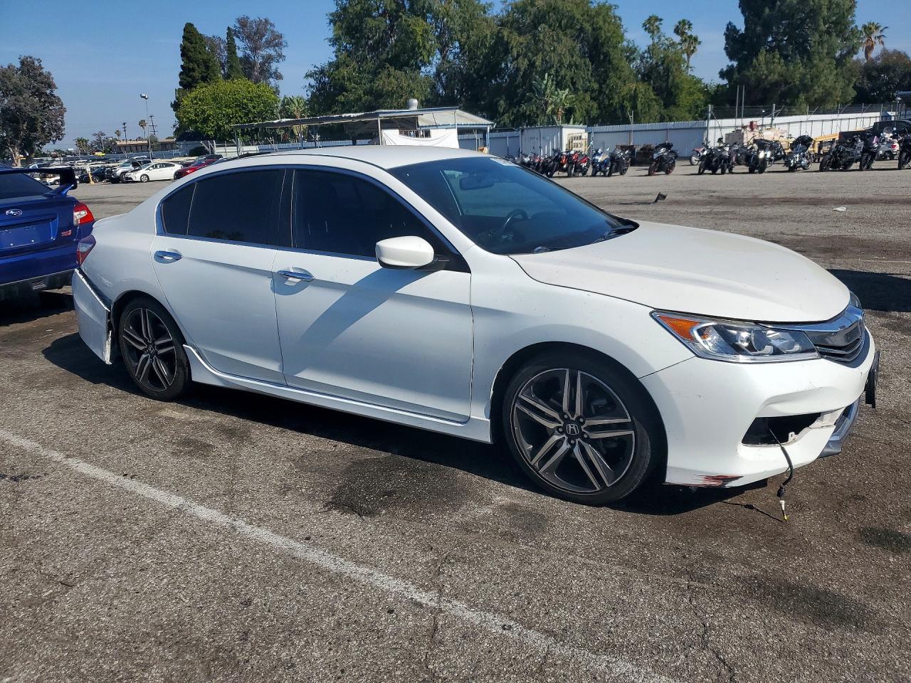 2017 HONDA ACCORD SPORT photo 4