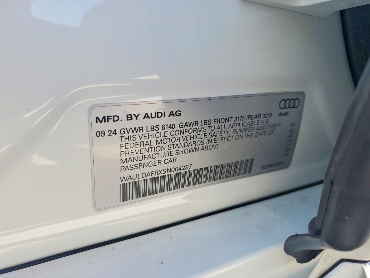 2025 AUDI A8 L photo 25
