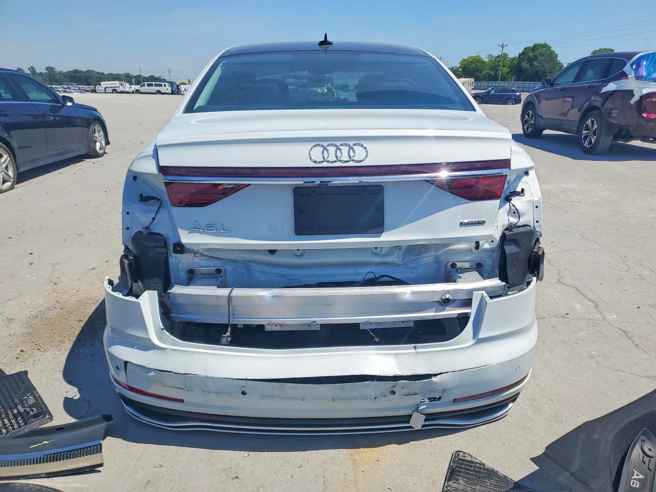 2025 AUDI A8 L photo 11