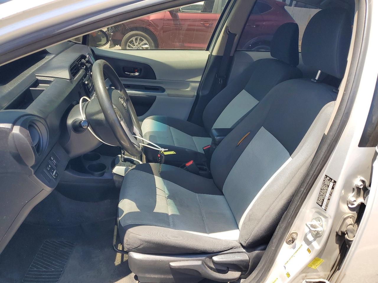 2013 TOYOTA PRIUS C TWO photo 13