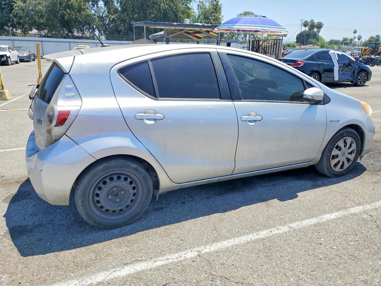 2013 TOYOTA PRIUS C TWO photo 5