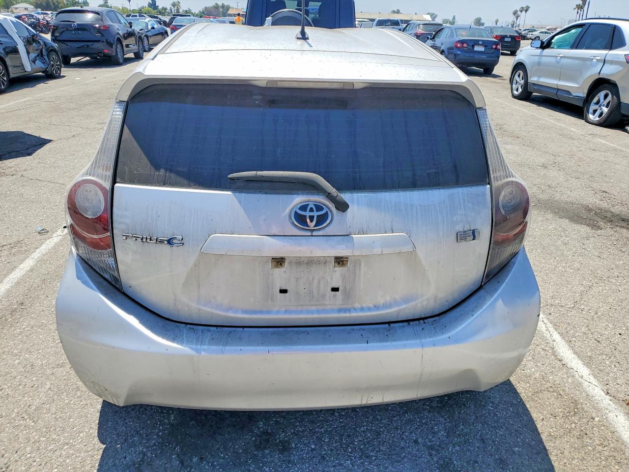 2013 TOYOTA PRIUS C TWO photo 11