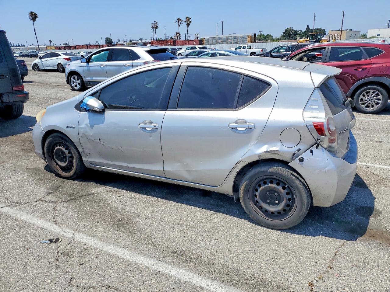 2013 TOYOTA PRIUS C TWO photo 3