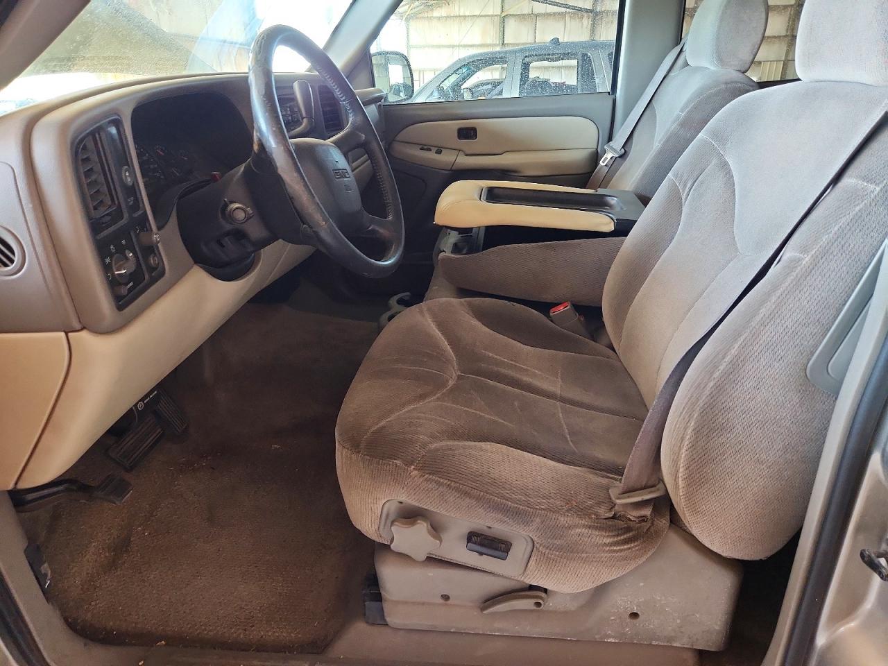 2002 GMC YUKON photo 13