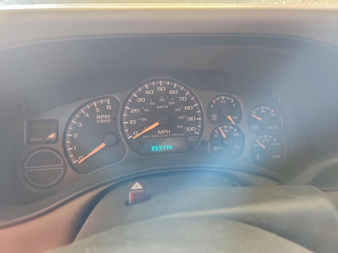 2002 GMC YUKON photo 17