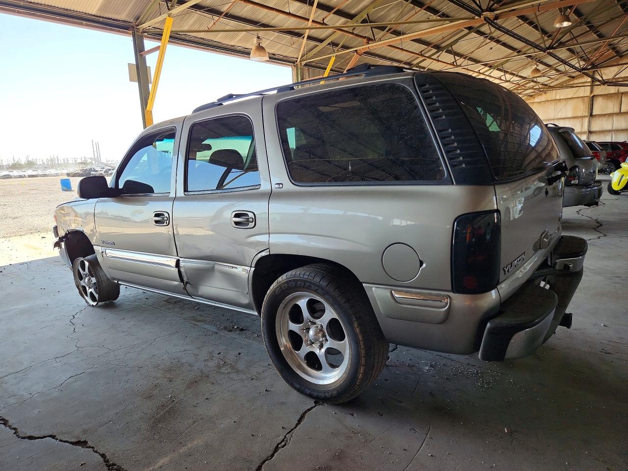 2002 GMC YUKON photo 3