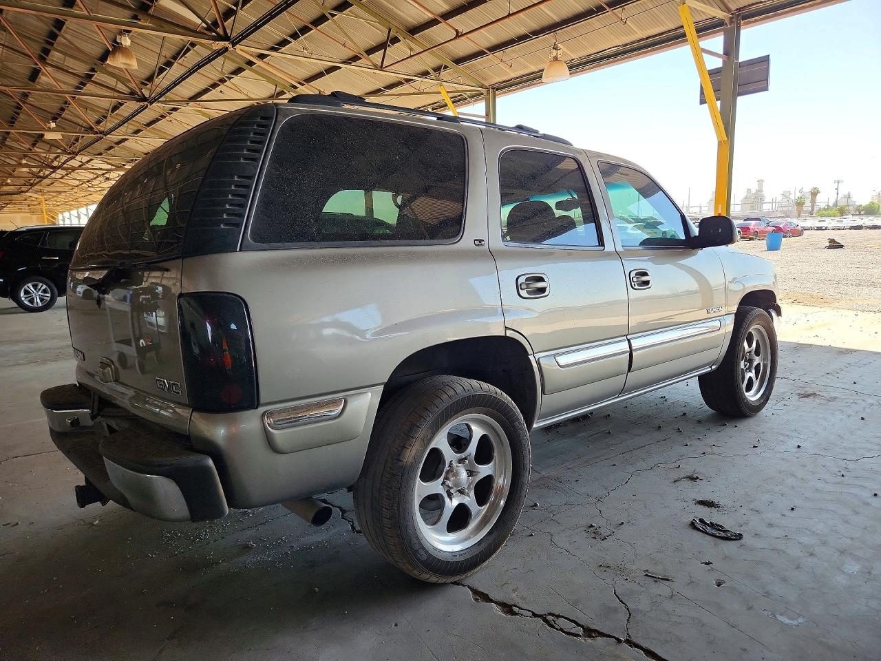 2002 GMC YUKON photo 5
